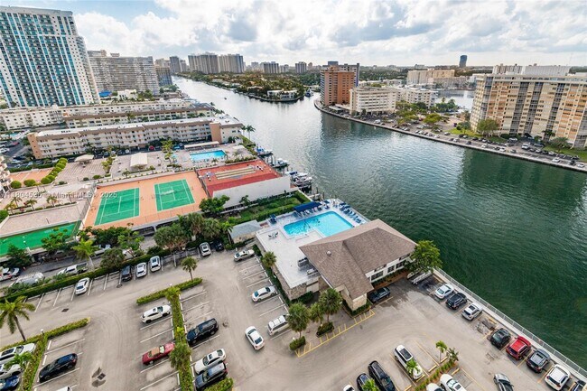 Building Photo - 1833 S Ocean Dr