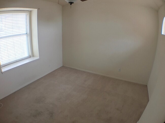 Building Photo - Northeast El Paso 3 Bed Refrig A/C