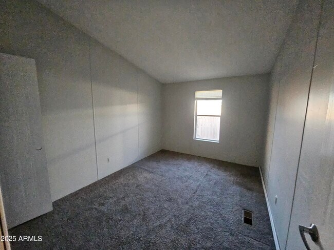 Building Photo - 110 E Inglewood St