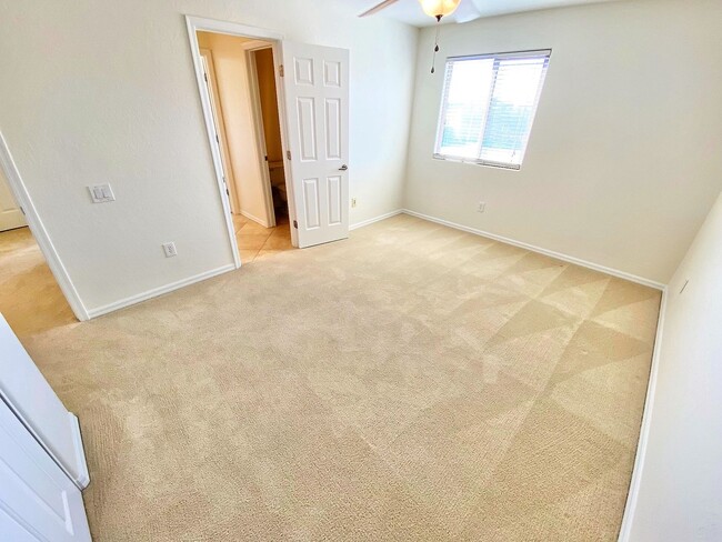 Building Photo - BEAUTIFUL 3 BEDROOM HOME WITH LOFT LOCATED...