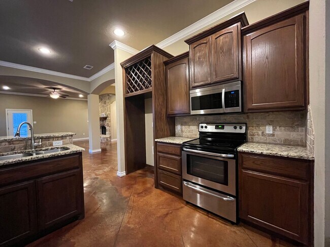 Building Photo - 3 Bedroom Single Family Home