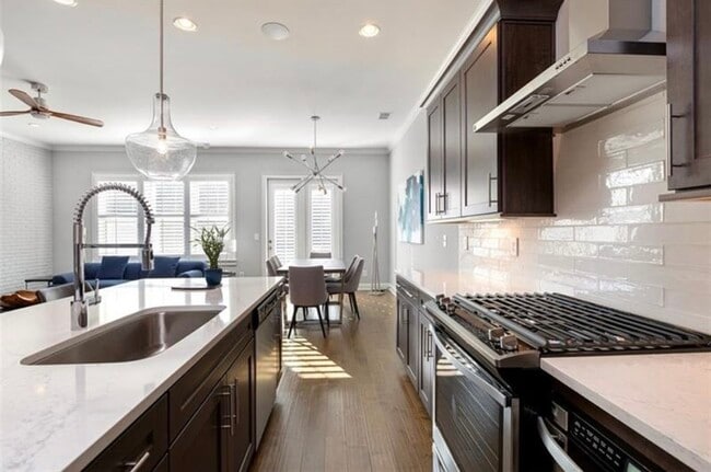 Building Photo - 3458 Fenton Dr