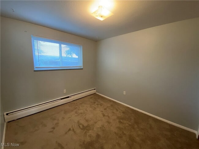 Building Photo - 1450 Riverside Dr
