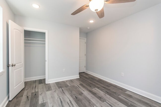 Building Photo - Recently renovated home in South West Phil...