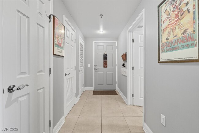 Building Photo - 150 S Las Vegas Blvd