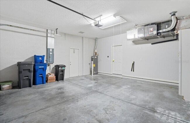 Building Photo - 6055 Wingspan Way