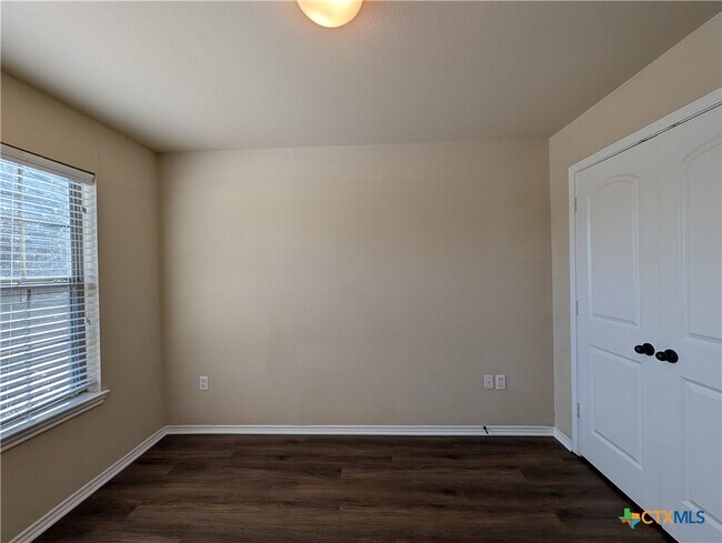 Building Photo - 957 Brown Rock Dr