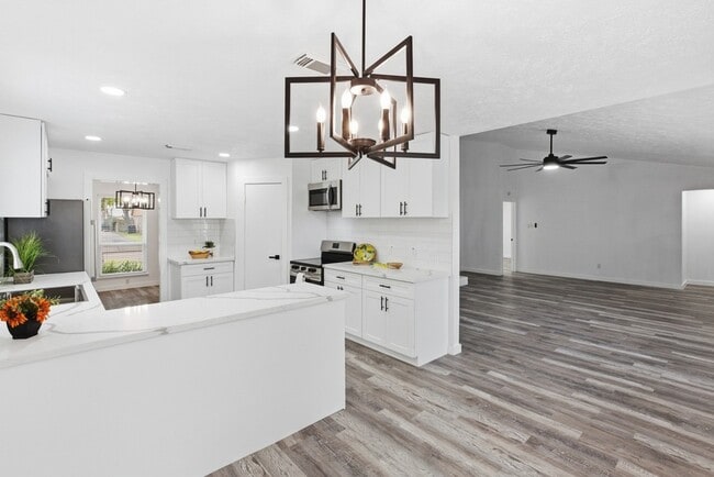 Building Photo - 2906 Colonial Dr