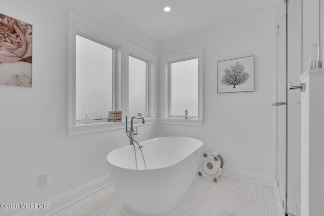 Building Photo - 112 Sylvania Ave