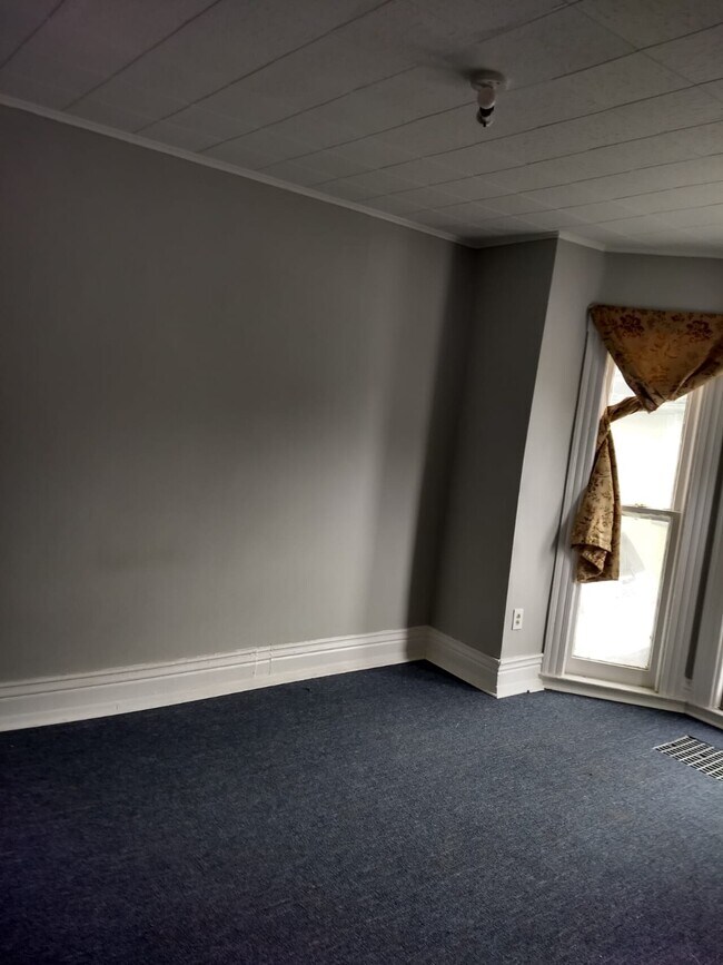 Building Photo - 113 Clifford Ave