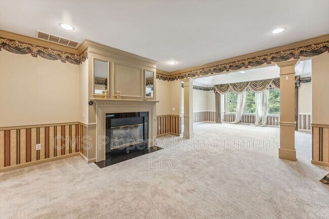 Building Photo - 44 Equestrian Way