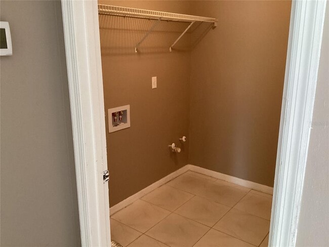 Building Photo - 572 Lancer Oak Dr