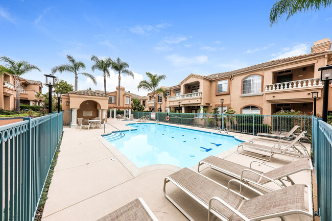 Building Photo - 3547 Cameo Dr
