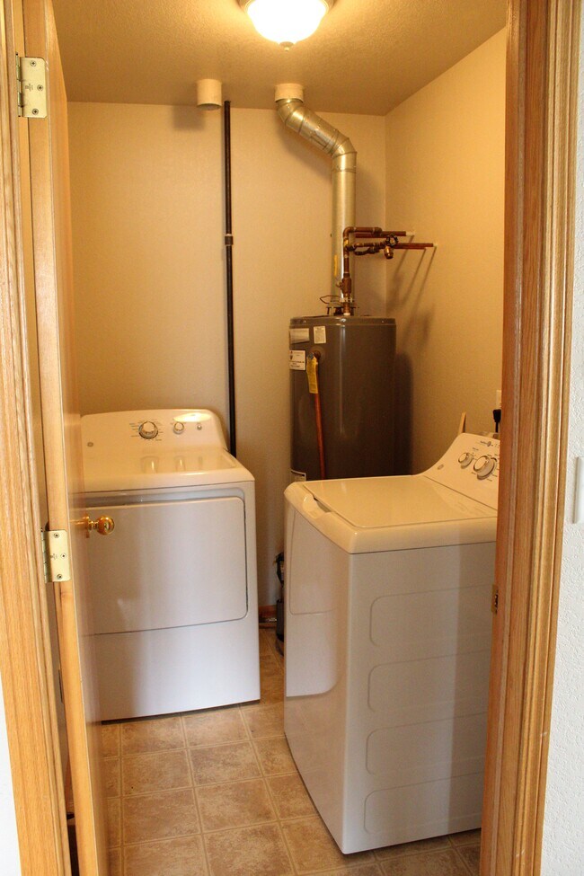 Building Photo - 950 52nd Ave Ct