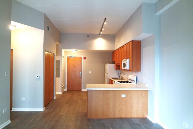 Building Photo - 1250 S Indiana Ave