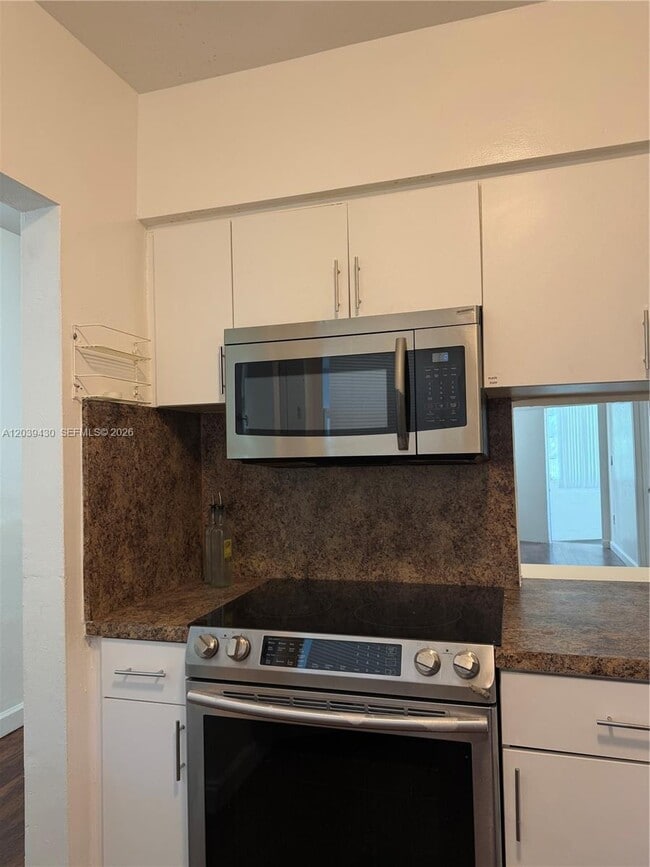 Building Photo - 1667 NE Miami Gardens Dr