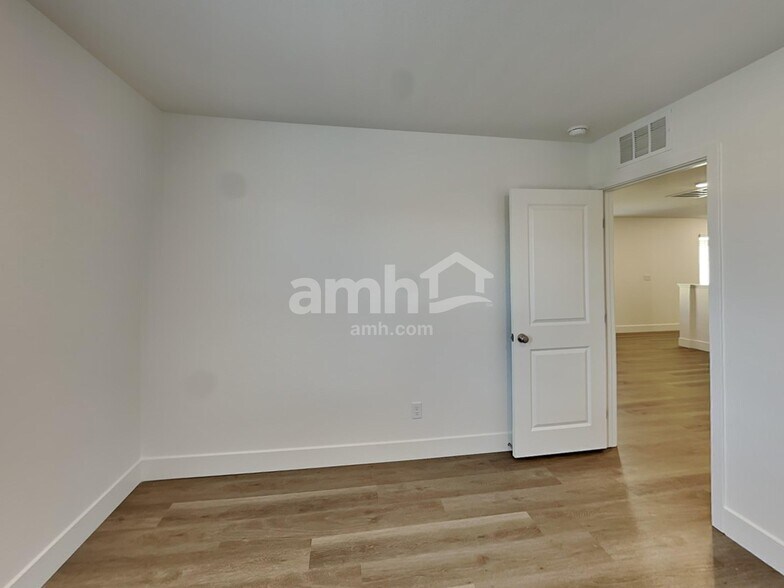 Building Photo - 11083 S Sanaco Ct