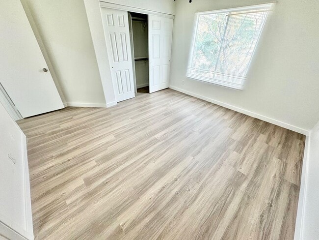 Building Photo - STUNNING 2 BEDROOM 2 BATH CONDO IN GATED C...