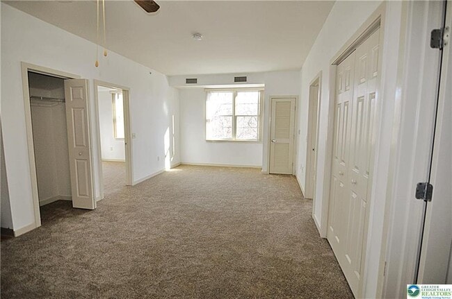Building Photo - 2121 Hokendauqua Ave