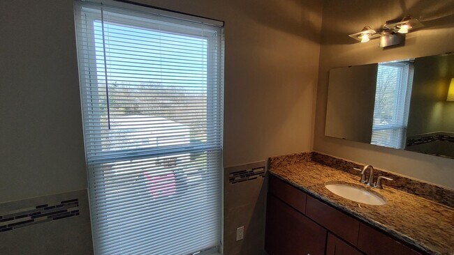 Building Photo - 236 Main St