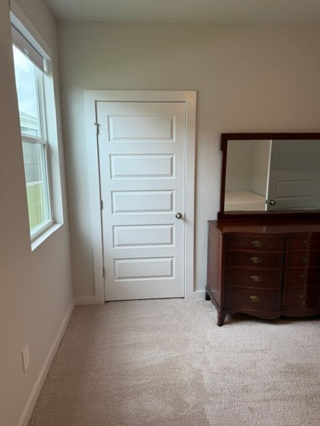 Building Photo - For Lease!! Available in June.  Experience comfortable, low-maintenance living in one of Gallatin...