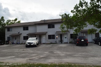 Building Photo - 3512 Tree Ridge Ln NE