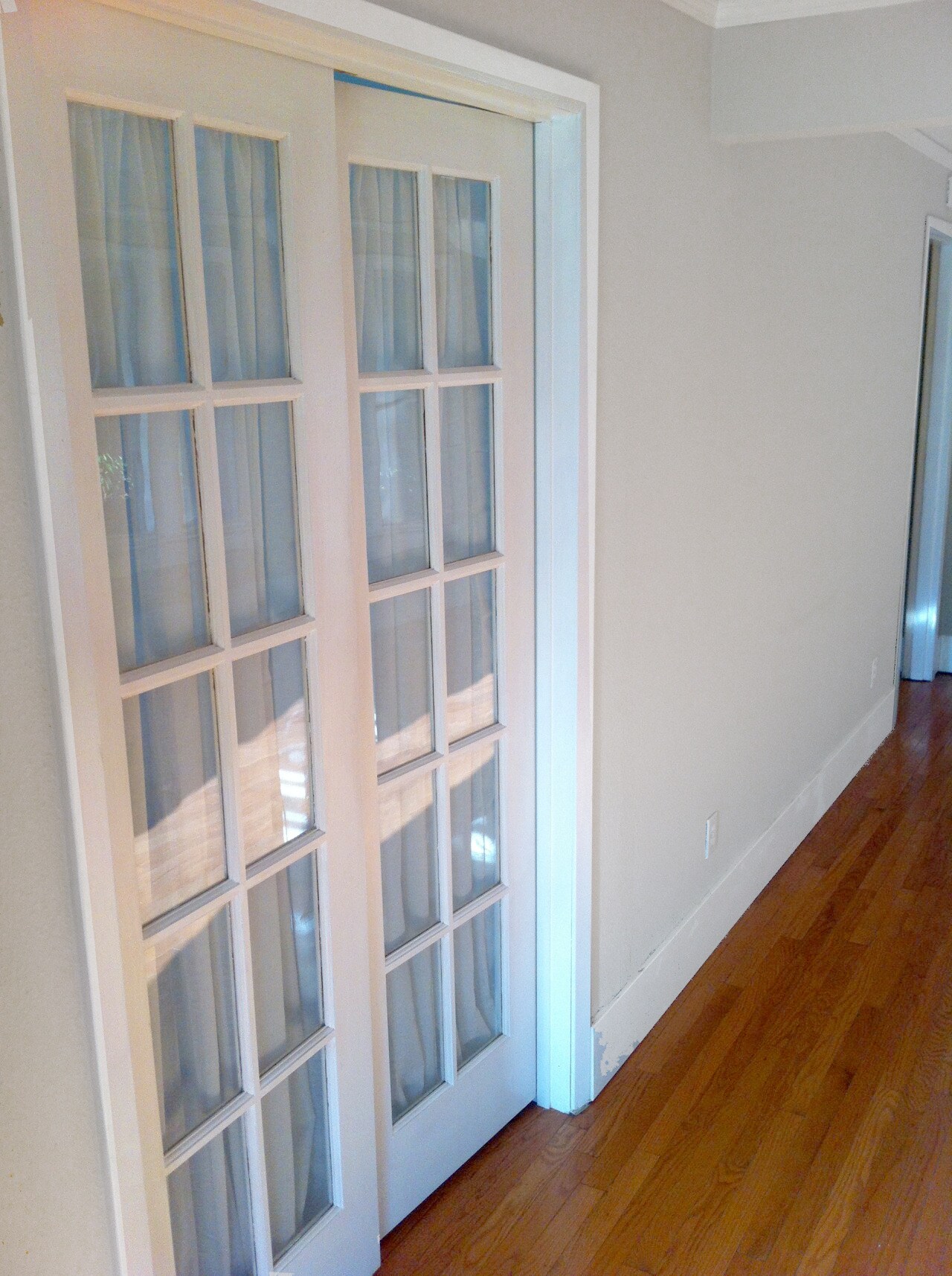 Beautiful French Doors can be left open as extended living room, or closed to create a 2nd BR/office - 5124 NE 35th Pl