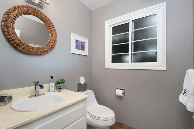 Building Photo - AVAILABLE NOW! LOVELY LA JOLLA 3BD/2.5BA H...