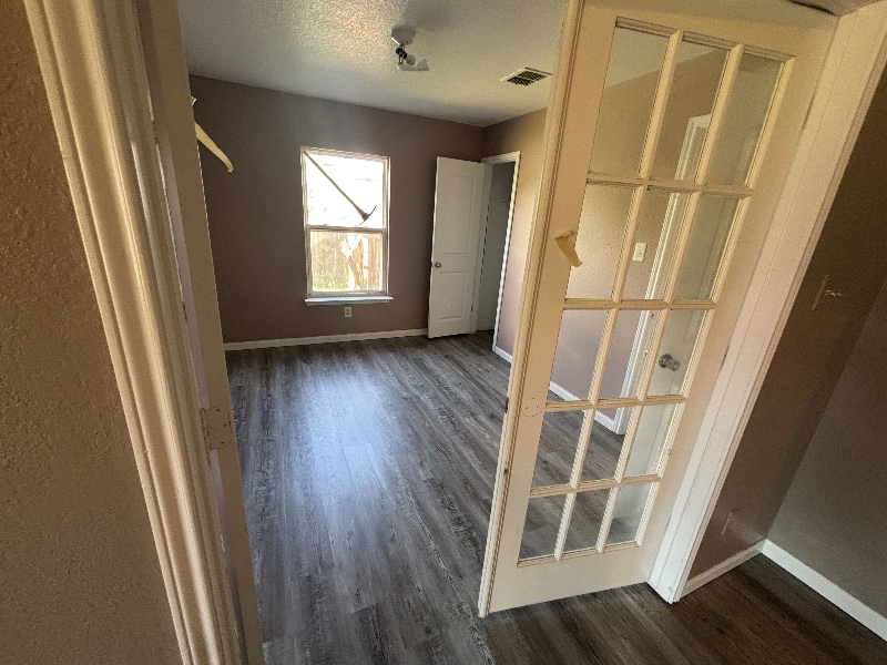 Building Photo - 4606 Le Villas