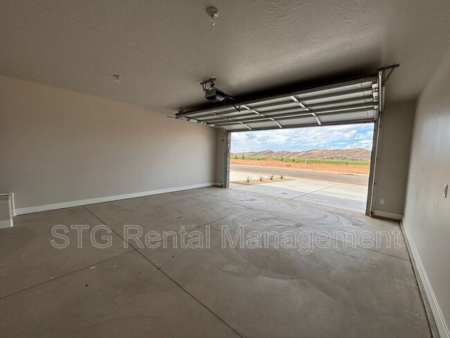 Building Photo - 879 S 4380 W