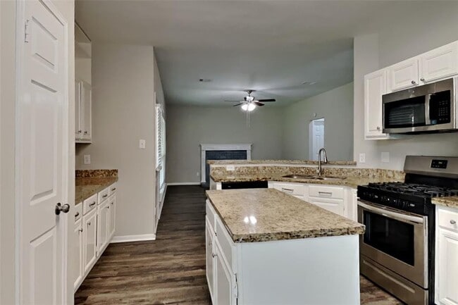 Building Photo - 16023 Willowpark Dr