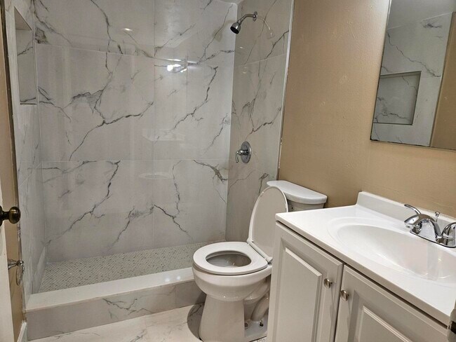 Building Photo - 300 Village Green Cir S
