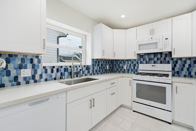 Building Photo - Newly Remodeled 3-Bedroom on Balboa Island...