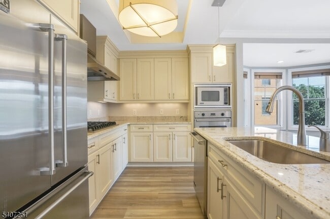 Building Photo - 40 W Park Pl