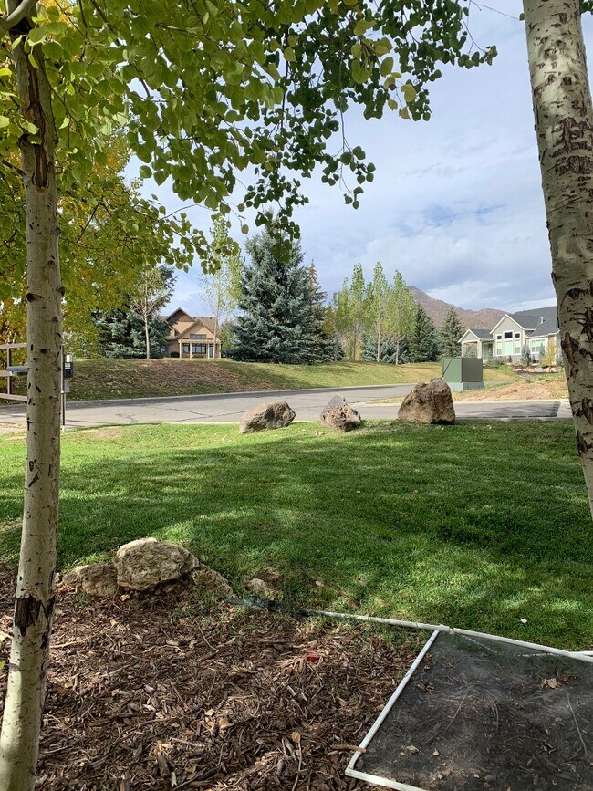 Building Photo - 350 N Fairway Dr