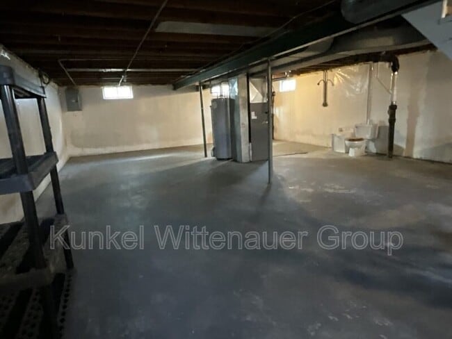 Building Photo - 221 Gilbert St