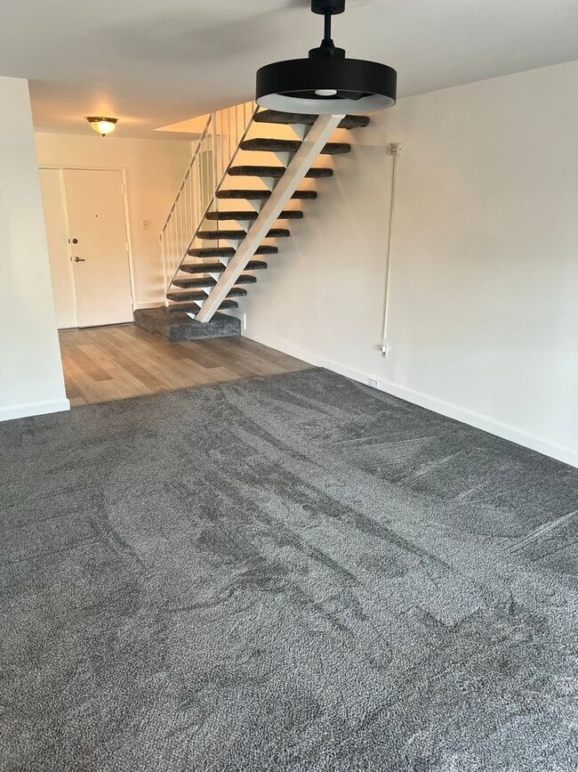 Building Photo - Spacious 2-Story House in Whittier