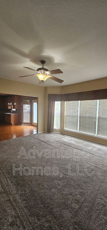 Building Photo - 809 Midjay Dr