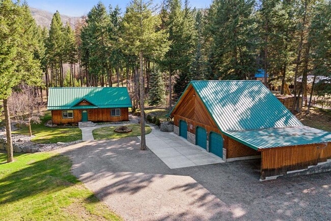 Building Photo - Lolo 4 bedroom, 2 bath, 2,520 Sq. Ft. home...