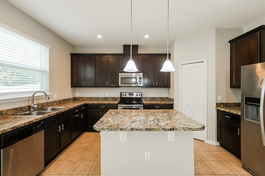 Building Photo - 1309 Canyon Oaks Dr