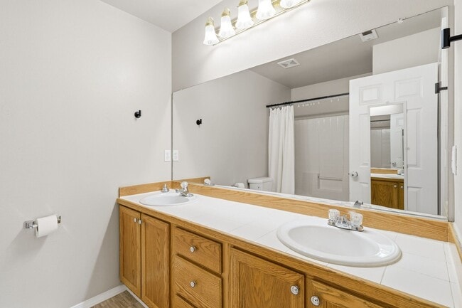 Building Photo - 3 Bedroom 2.5 Bath Home in Kelly Creek Estates