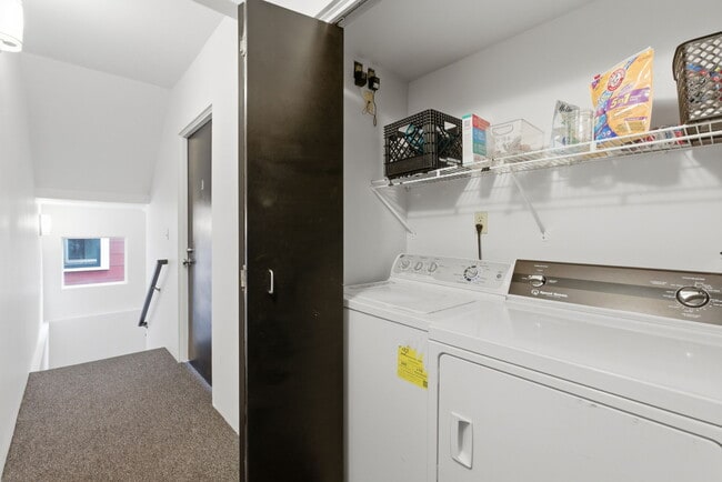 Building Photo - 2275 NW Kearney St