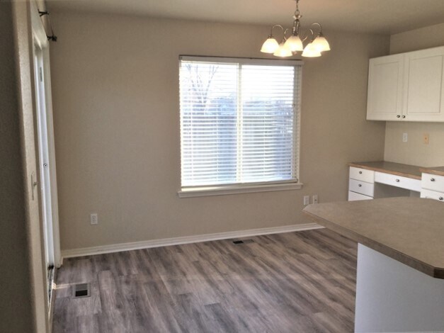 Building Photo - 1521 W Kesler Dr