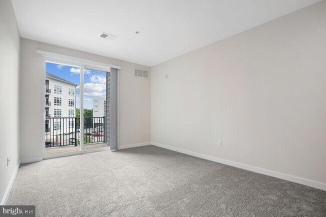 Building Photo - 131 Bridge Street Unit 1B-2-2420