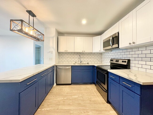 Primary Photo - Beautifully Remodeled 2Bd/1BaCondo With Co...