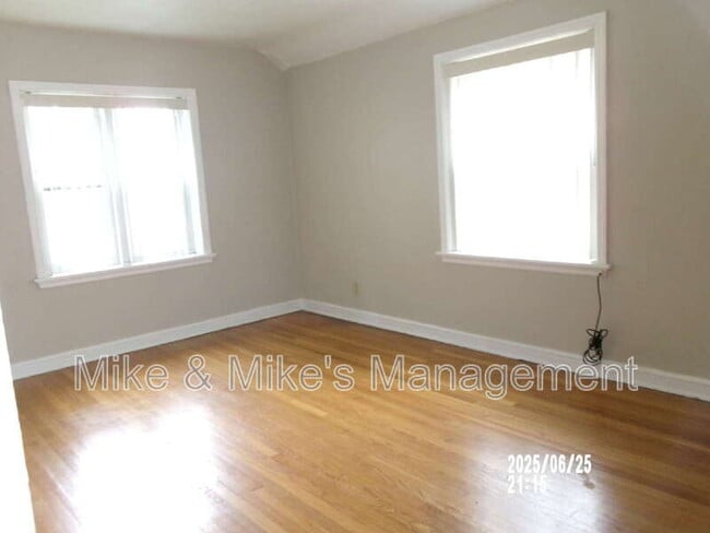 Building Photo - 1202 W Hope Ave
