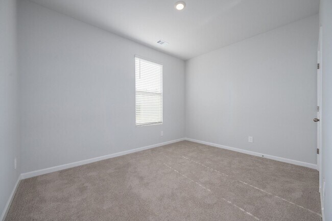 Building Photo - 447 Augustine Dr