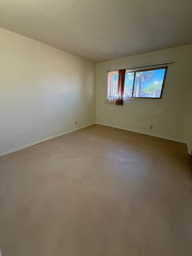 Building Photo - House For Rent