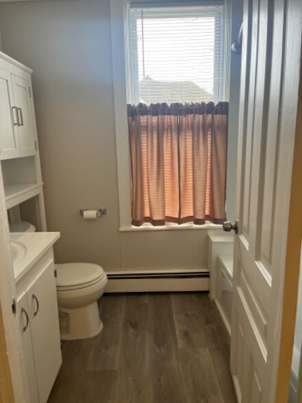 Building Photo - 214 E Orleans St