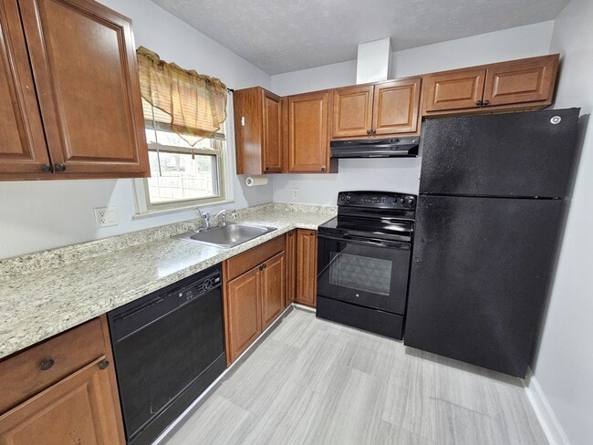 Building Photo - 3 Bristol Dr